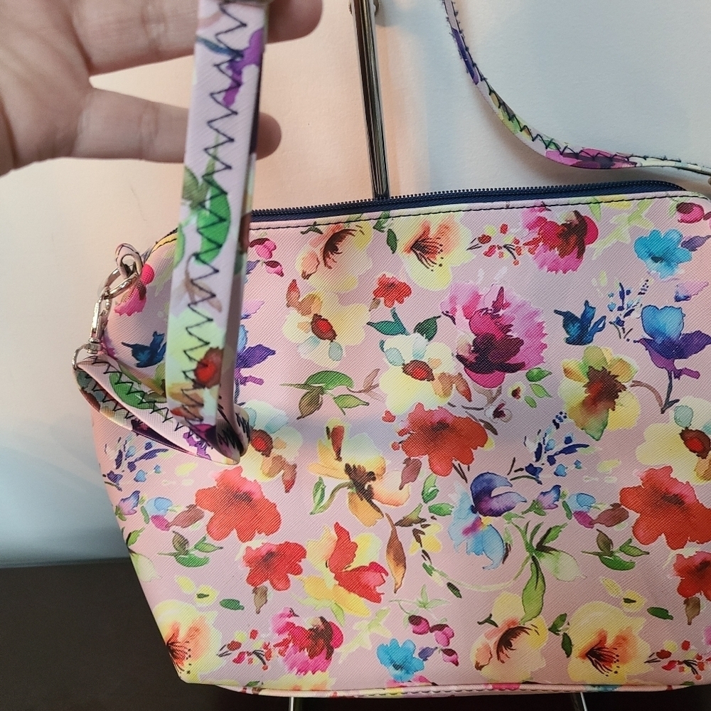 NWOT Carlos Floral Shoulder Bag and Wristlet - Picture 12 of 16
